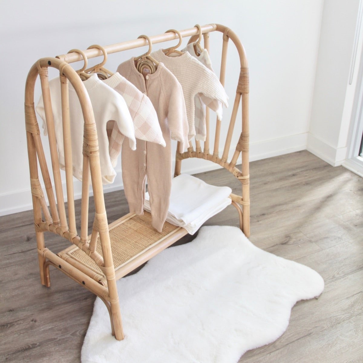 Decorative small hangers, hand - Baby Clothing Hanging Rack のレビューと価格