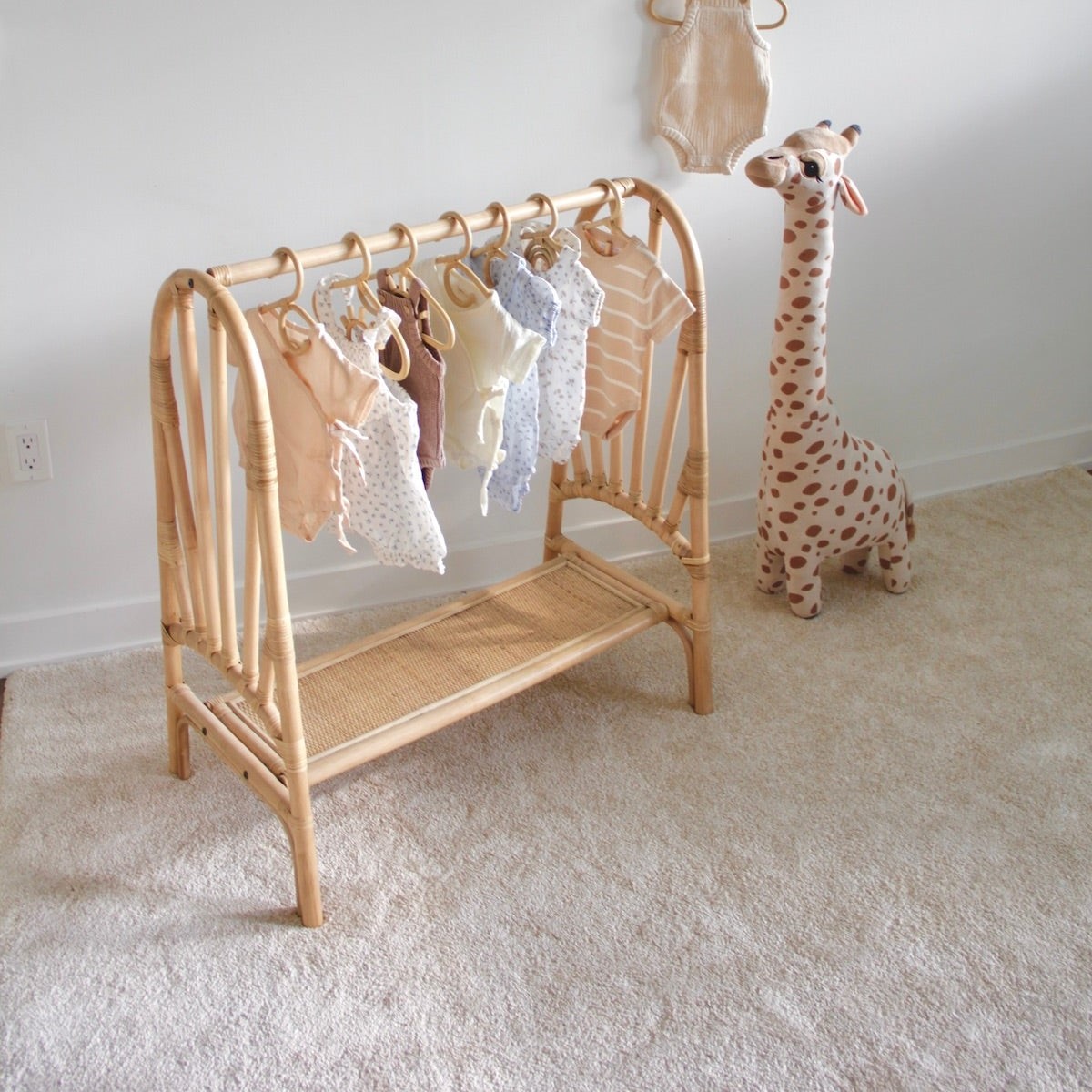 Decorative small hangers, hand - Baby Clothing Hanging Rack のレビューと価格